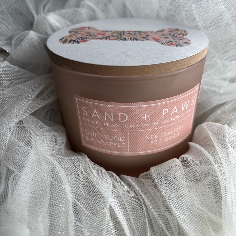 Sand + Paws Driftwood & Pineapple Candle - Soft Pink
